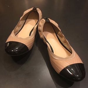 Spectator ballet flats